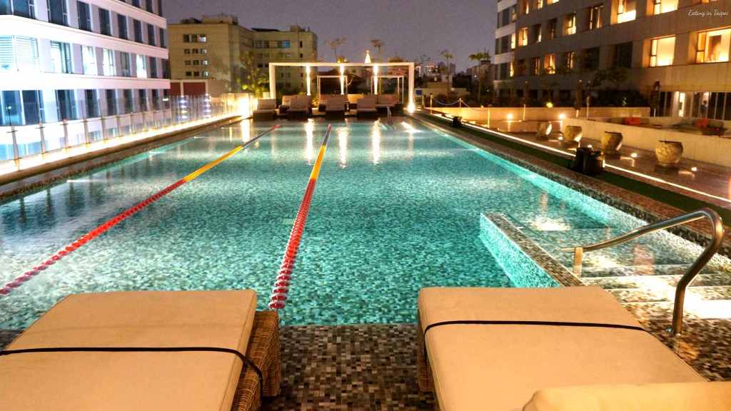 Silks Place Tainan outdoor swimming pool 2