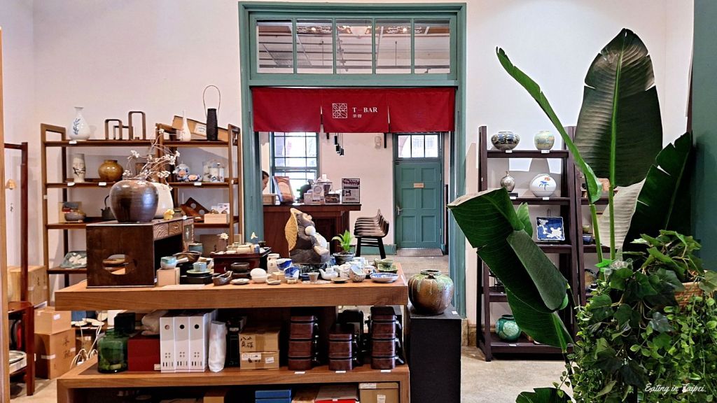 Tainan Magistrate Residence Living Centre inside 3